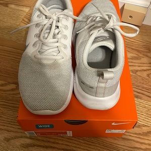 Nike Women’s Flex Experience Sneakers size 8